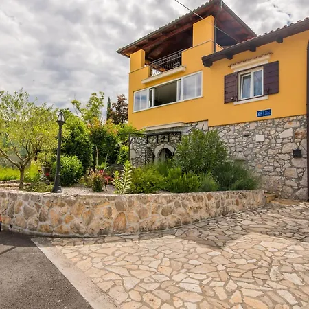 In Mit Grosser Terrasse By Interhome *
