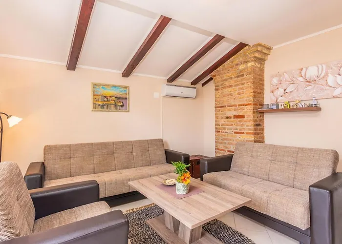아파트 In Mit Grosser Terrasse By Interhome *