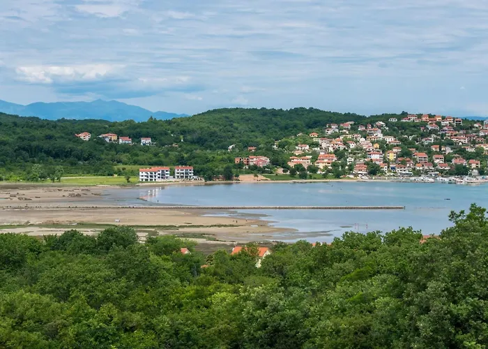 아파트 In Mit Grosser Terrasse By Interhome *