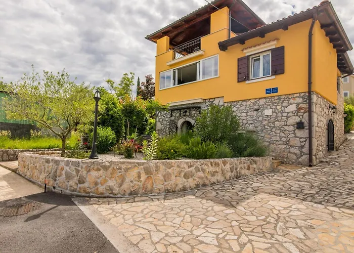 In Mit Grosser Terrasse By Interhome *