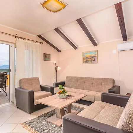 In Mit Grosser Terrasse By Interhome Apartman Soline (Krk)