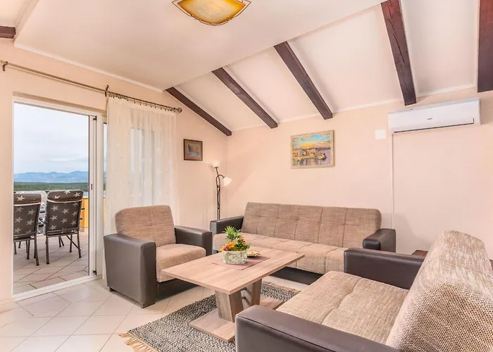 In Mit Grosser Terrasse By Interhome Apartman Soline (Krk)